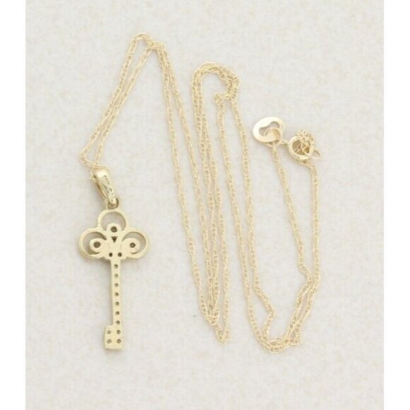 10k Yellow Gold Cubic Zirconia Key Necklace  18 inch chain - Picture 8 of 8